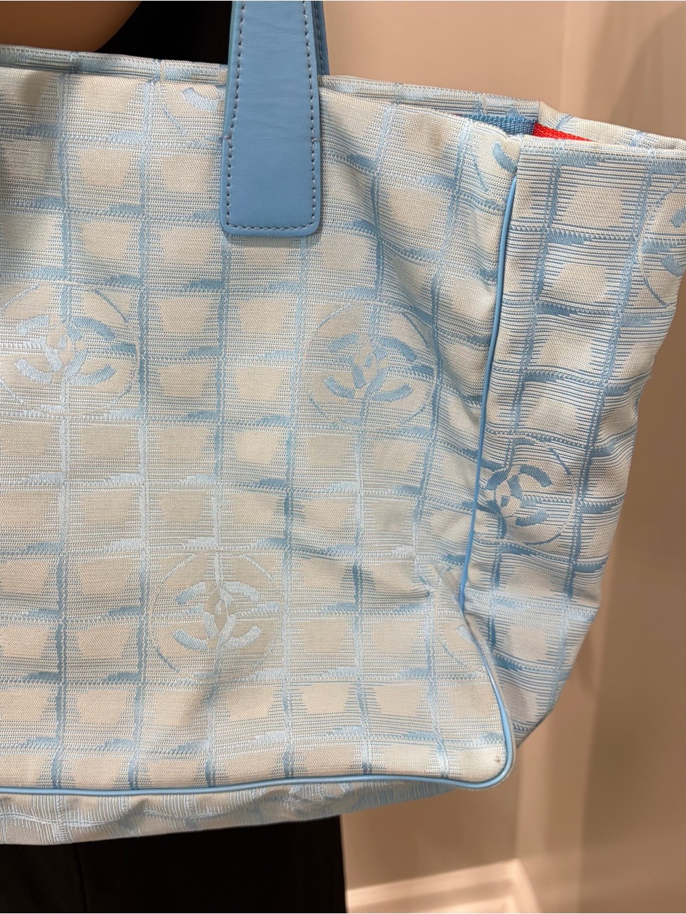 #106 CHANEL Blue Tote - Picture 2 of 14